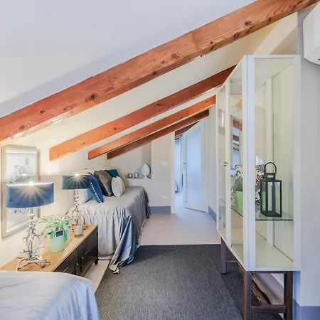 Casa Lucky, Romantic Modern