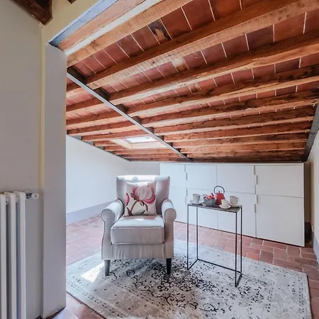 Casa Lucky, Romantic Modern * Lucca