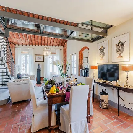 Casa Lucky, Romantic Modern