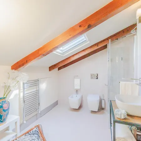 Casa Lucky, Romantic Modern