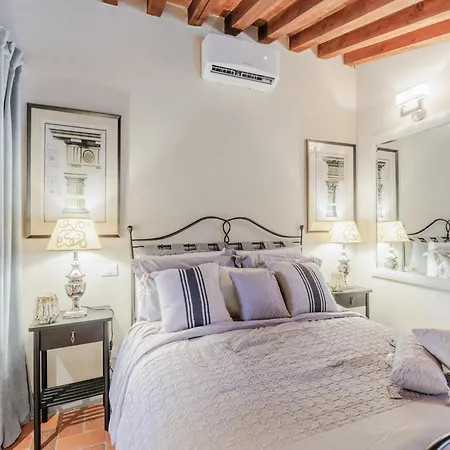 Casa Lucky, Romantic Modern * Lucca