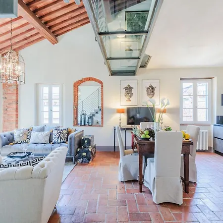 Casa Lucky, Romantic Modern Lucca